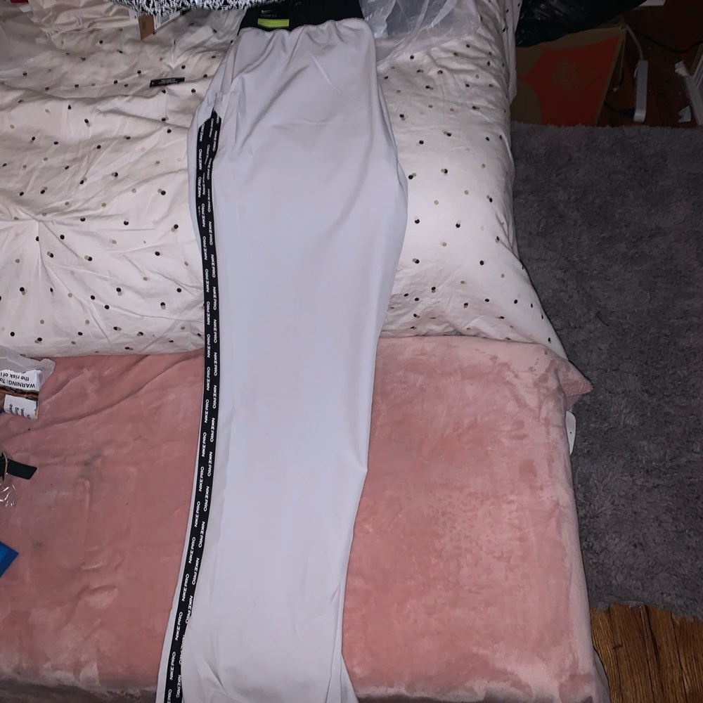 Nike Training Woven Pants in Off White ✔️